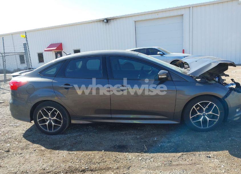 Photo 13 of 2016 Ford Focus SE (VIN 1FADP3F2XGL282444)