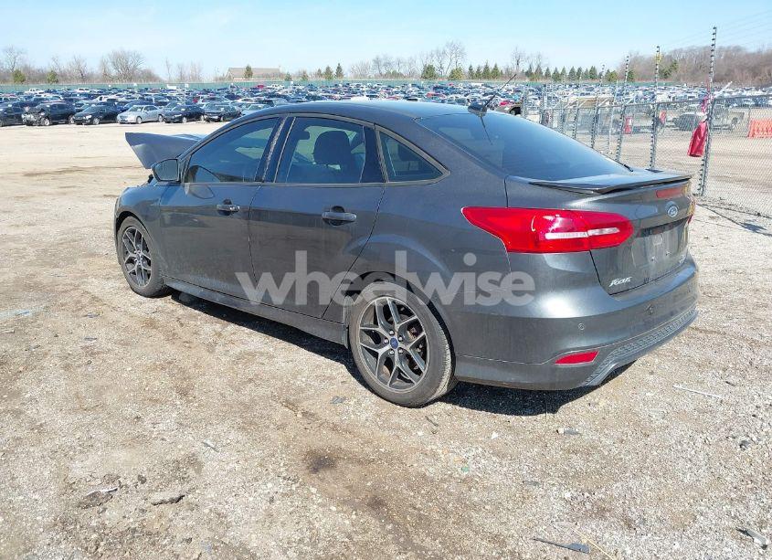 Photo 3 of 2016 Ford Focus SE (VIN 1FADP3F2XGL282444)