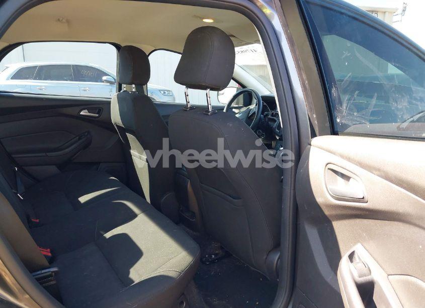 Photo 8 of 2016 Ford Focus SE (VIN 1FADP3F2XGL282444)