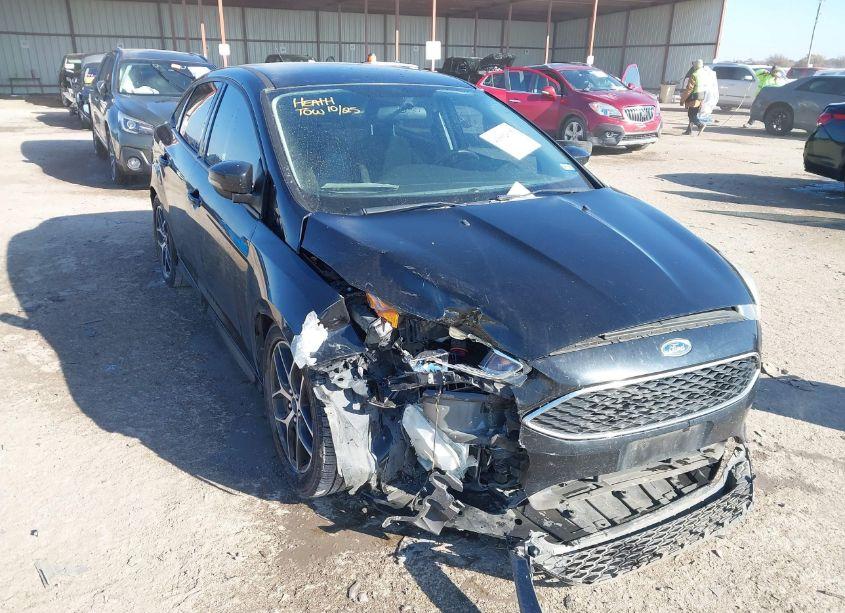 2016 Ford Focus SE (VIN 1FADP3F2XGL305642) main photo