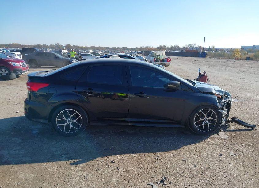 Photo 13 of 2016 Ford Focus SE (VIN 1FADP3F2XGL305642)