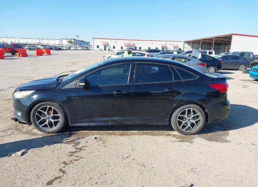 Photo 14 of 2016 Ford Focus SE (VIN 1FADP3F2XGL305642)