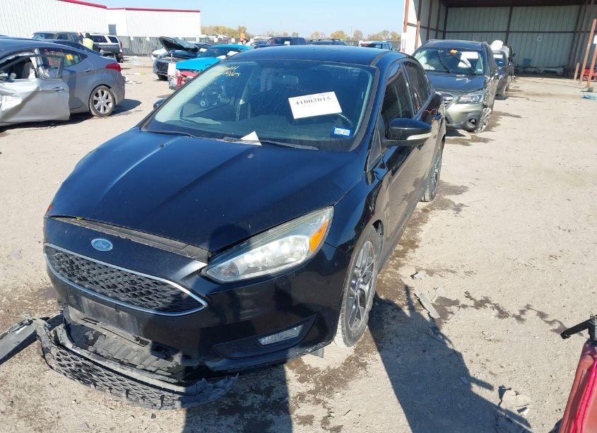 Photo 2 of 2016 Ford Focus SE (VIN 1FADP3F2XGL305642)