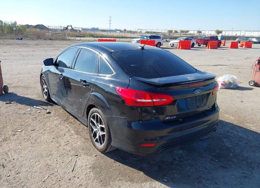 Photo 3 of 2016 Ford Focus SE (VIN 1FADP3F2XGL305642)