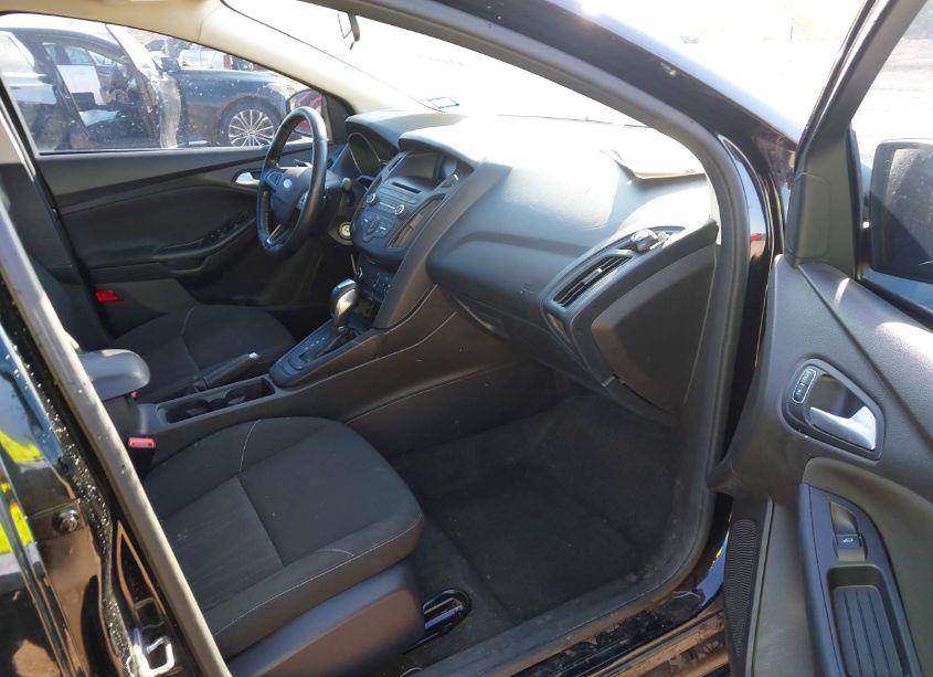 Photo 5 of 2016 Ford Focus SE (VIN 1FADP3F2XGL305642)