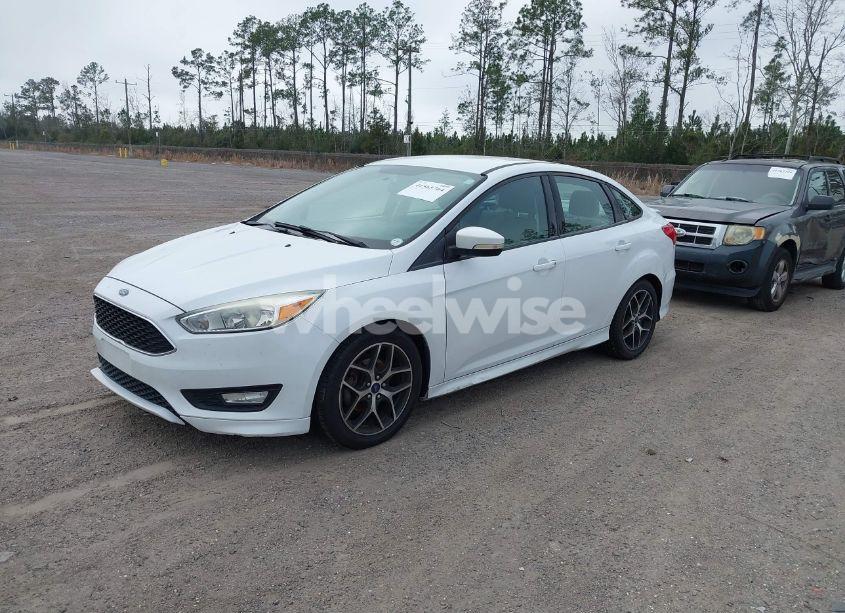 Photo 2 of 2016 Ford Focus SE (VIN 1FADP3F2XGL350371)