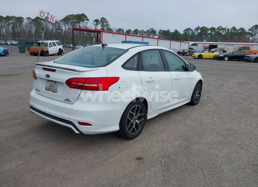 Photo 4 of 2016 Ford Focus SE (VIN 1FADP3F2XGL350371)