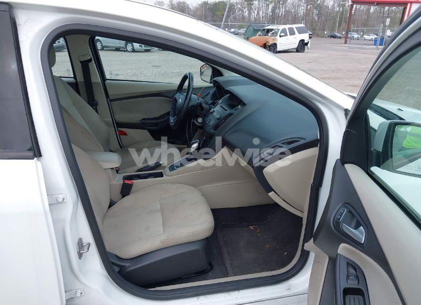 Photo 5 of 2016 Ford Focus SE (VIN 1FADP3F2XGL350371)