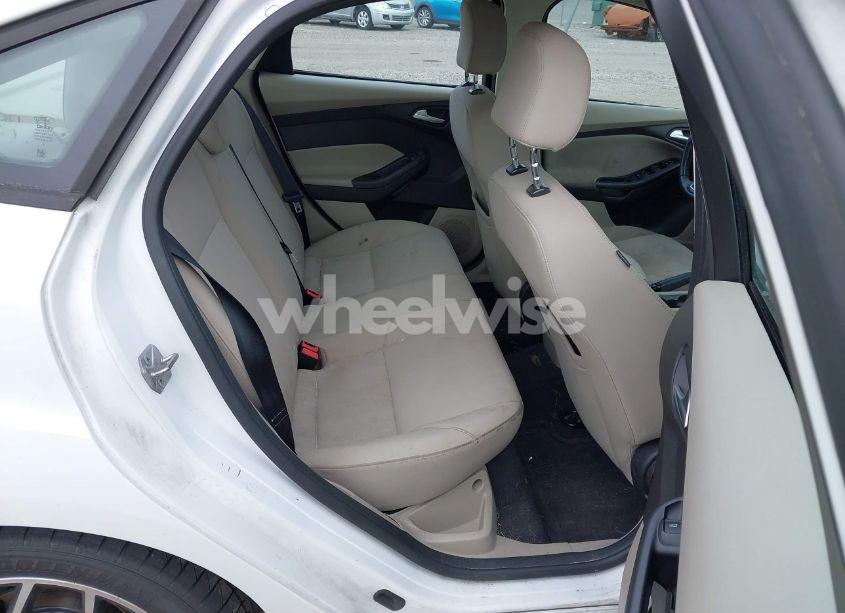 Photo 8 of 2016 Ford Focus SE (VIN 1FADP3F2XGL350371)