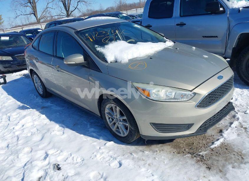 2016 Ford Focus SE (VIN 1FADP3F2XGL365713) main photo