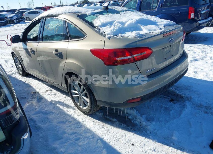 Photo 3 of 2016 Ford Focus SE (VIN 1FADP3F2XGL365713)