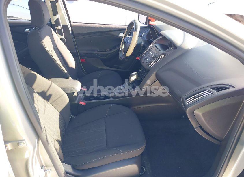 Photo 5 of 2016 Ford Focus SE (VIN 1FADP3F2XGL365713)