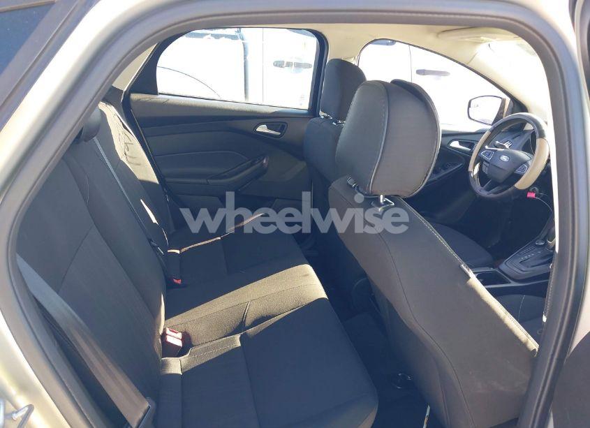 Photo 8 of 2016 Ford Focus SE (VIN 1FADP3F2XGL365713)