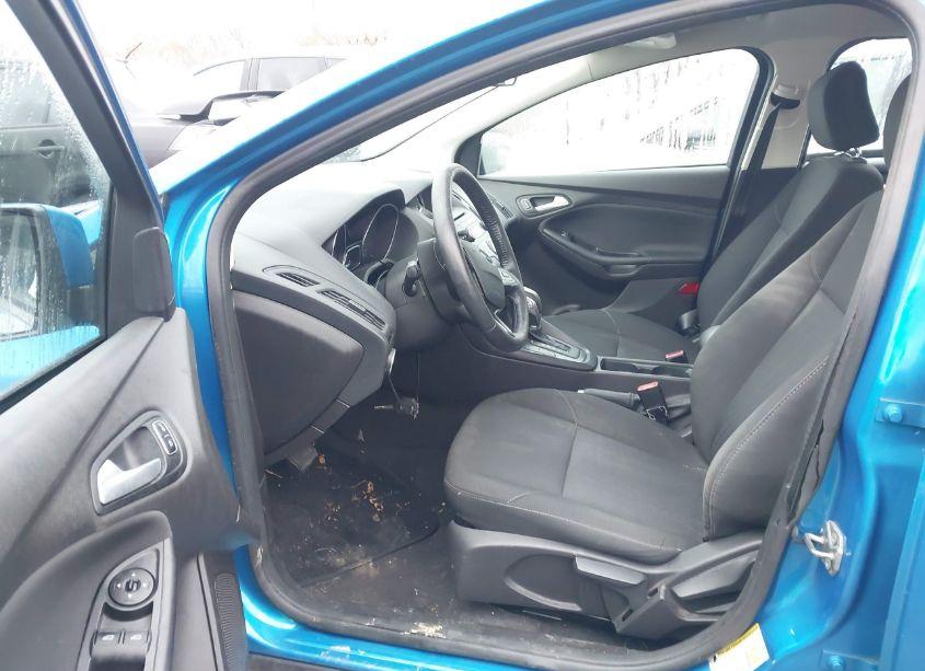 Photo 5 of 2016 Ford Focus SE (VIN 1FADP3F2XGL375982)