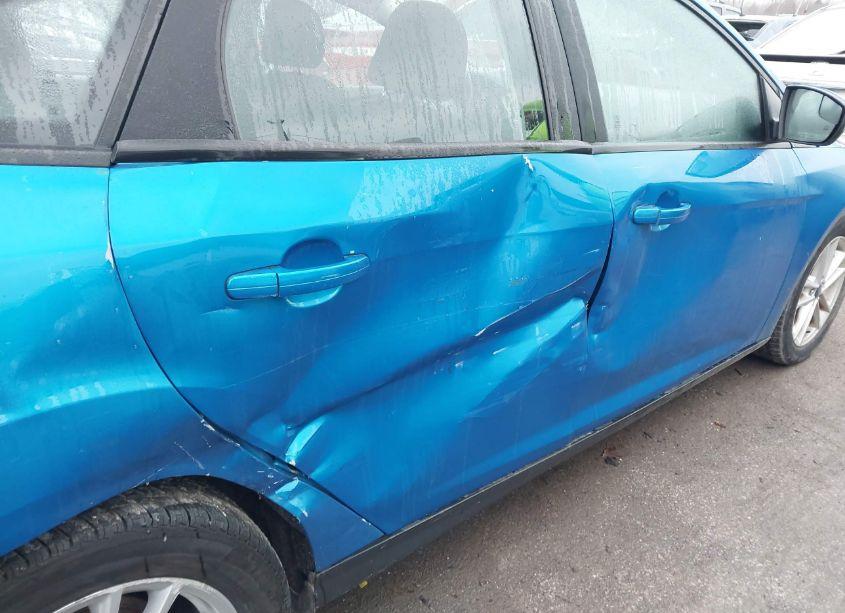 Photo 6 of 2016 Ford Focus SE (VIN 1FADP3F2XGL375982)