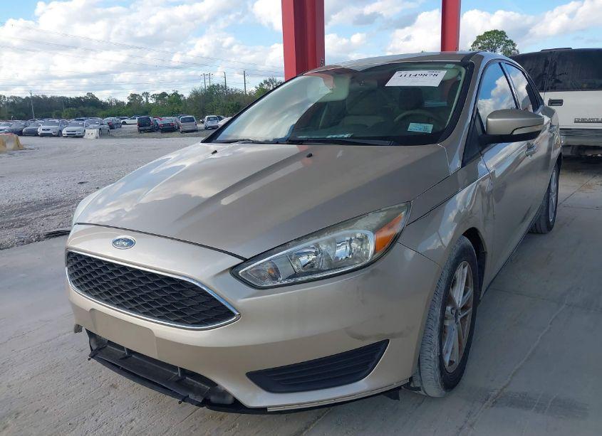 Photo 2 of 2017 Ford Focus SE (VIN 1FADP3F2XHL202318)