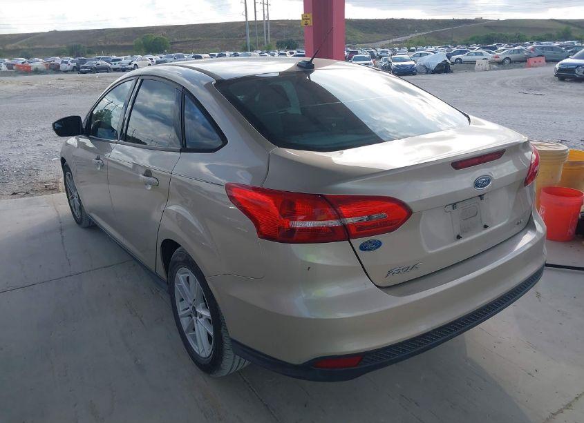 Photo 3 of 2017 Ford Focus SE (VIN 1FADP3F2XHL202318)
