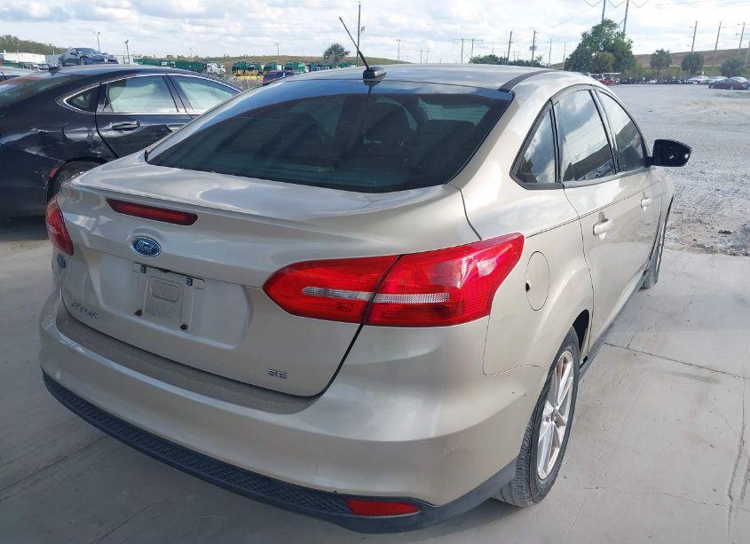 Photo 4 of 2017 Ford Focus SE (VIN 1FADP3F2XHL202318)