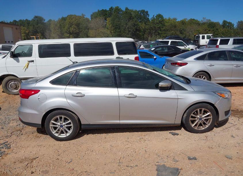 Photo 13 of 2017 Ford Focus SE (VIN 1FADP3F2XHL203629)