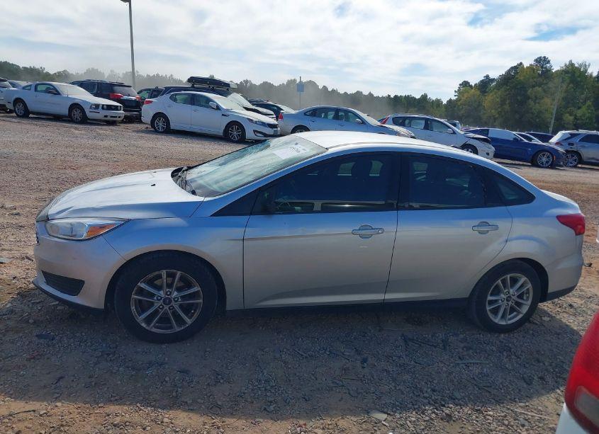 Photo 14 of 2017 Ford Focus SE (VIN 1FADP3F2XHL203629)