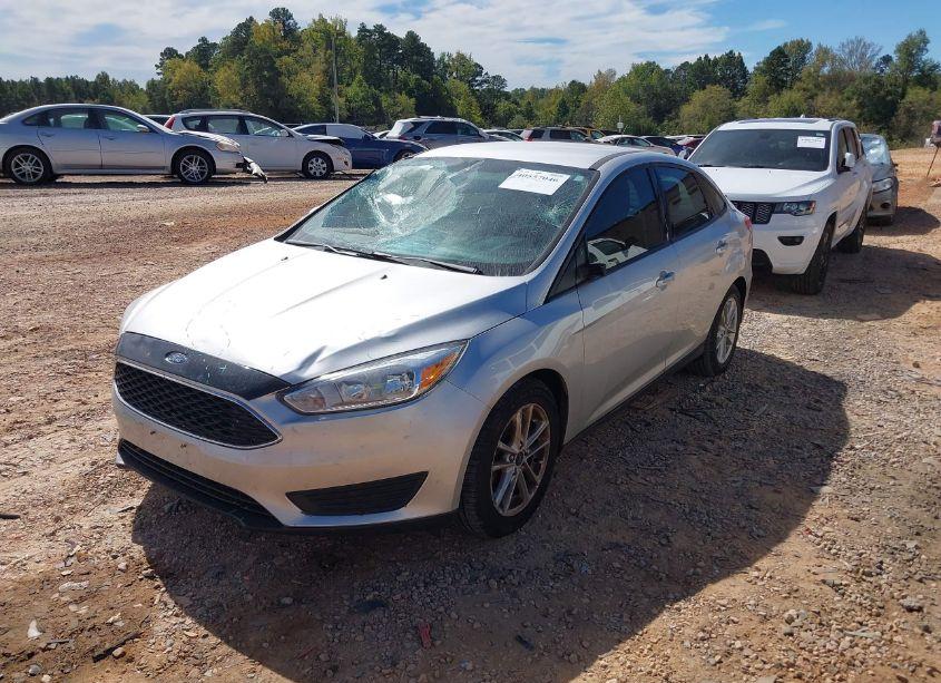 Photo 2 of 2017 Ford Focus SE (VIN 1FADP3F2XHL203629)