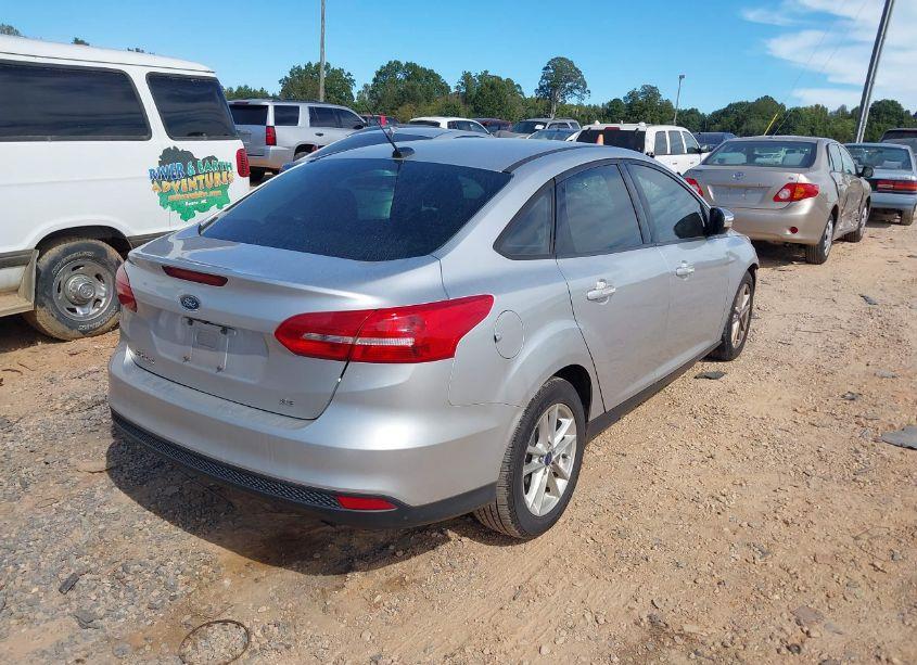 Photo 4 of 2017 Ford Focus SE (VIN 1FADP3F2XHL203629)