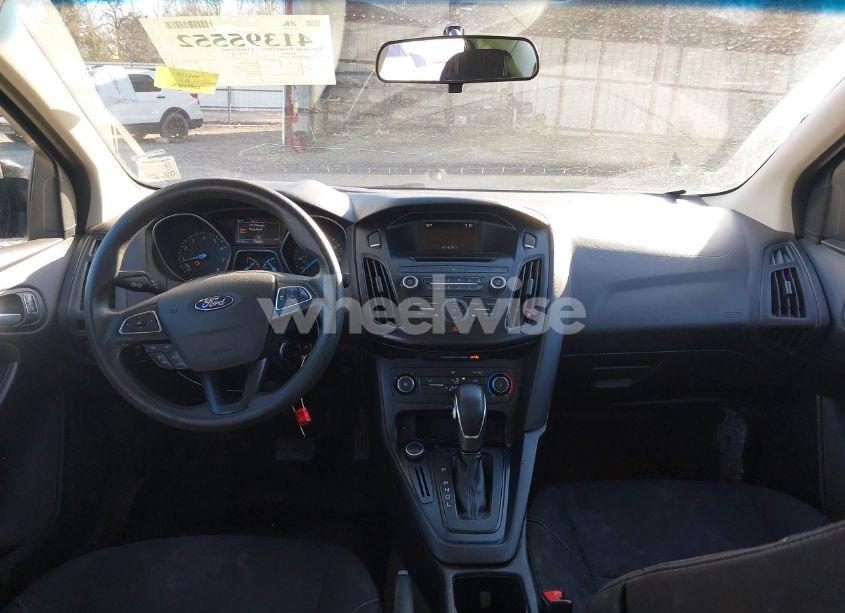 Photo 13 of 2017 Ford Focus SE (VIN 1FADP3F2XHL212685)