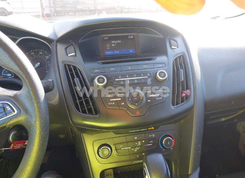 Photo 14 of 2017 Ford Focus SE (VIN 1FADP3F2XHL212685)