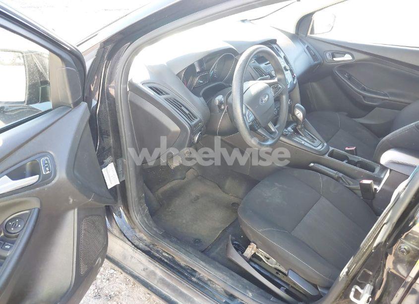 Photo 16 of 2017 Ford Focus SE (VIN 1FADP3F2XHL212685)