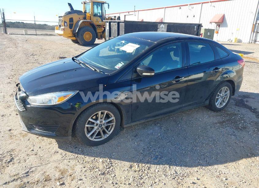 Photo 2 of 2017 Ford Focus SE (VIN 1FADP3F2XHL212685)