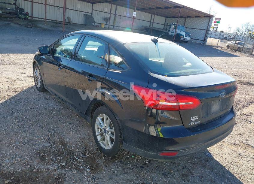 Photo 3 of 2017 Ford Focus SE (VIN 1FADP3F2XHL212685)