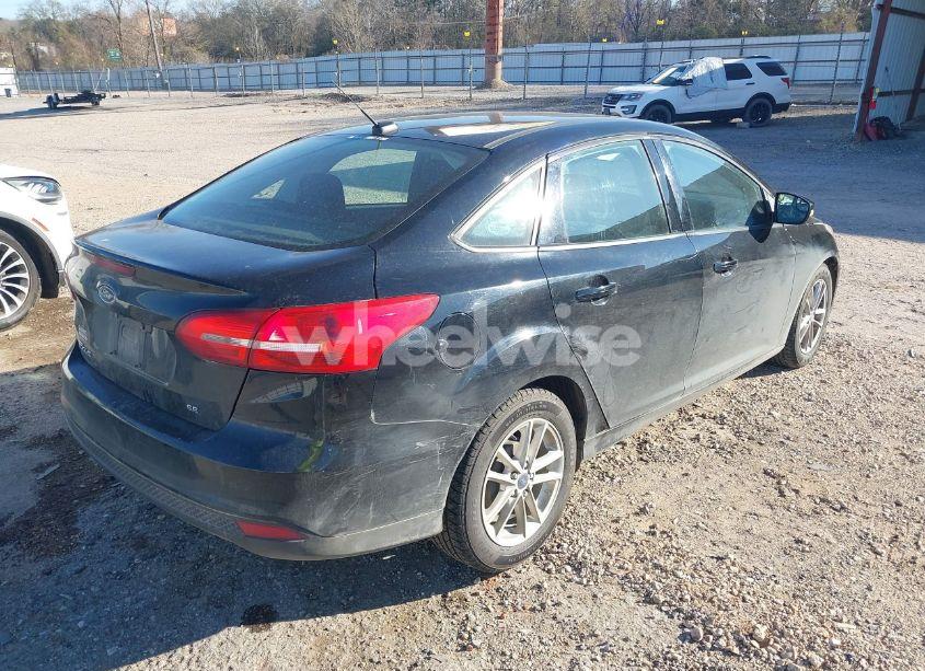 Photo 4 of 2017 Ford Focus SE (VIN 1FADP3F2XHL212685)