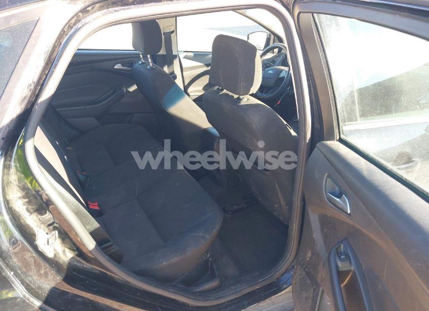 Photo 8 of 2017 Ford Focus SE (VIN 1FADP3F2XHL212685)