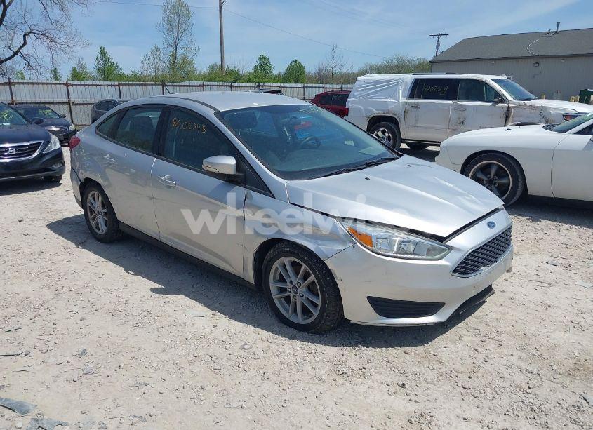 2017 Ford Focus SE (VIN 1FADP3F2XHL216154) main photo