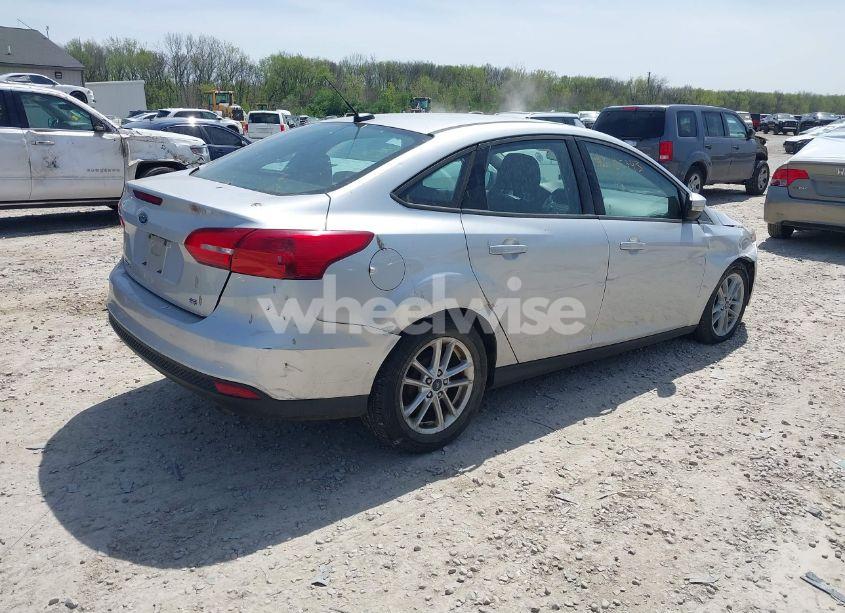 Photo 4 of 2017 Ford Focus SE (VIN 1FADP3F2XHL216154)