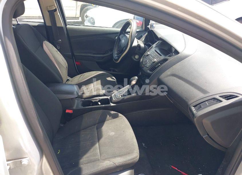 Photo 5 of 2017 Ford Focus SE (VIN 1FADP3F2XHL216154)