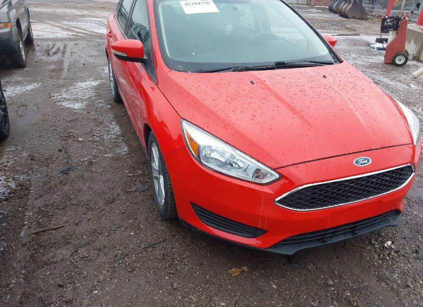 2017 Ford Focus SE (VIN 1FADP3F2XHL224948) main photo