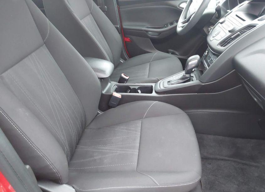 Photo 5 of 2017 Ford Focus SE (VIN 1FADP3F2XHL224948)