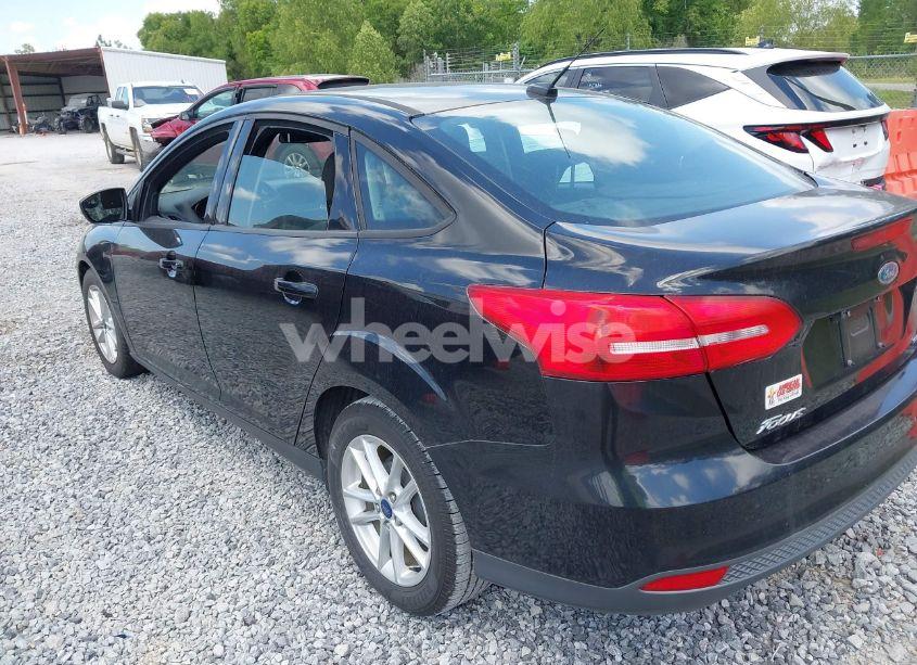 Photo 3 of 2017 Ford Focus SE (VIN 1FADP3F2XHL243371)