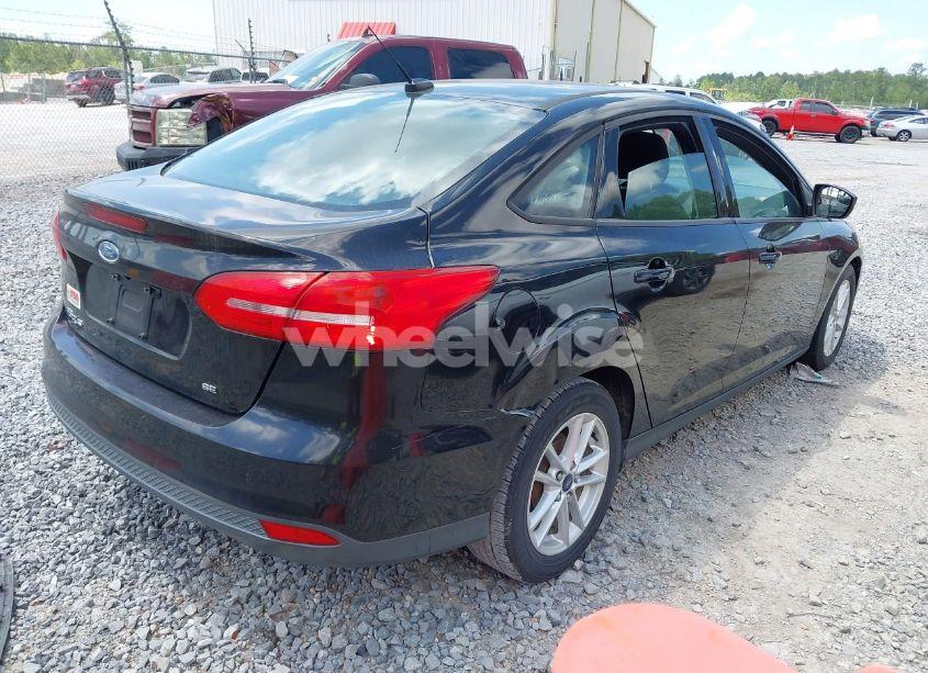 Photo 4 of 2017 Ford Focus SE (VIN 1FADP3F2XHL243371)