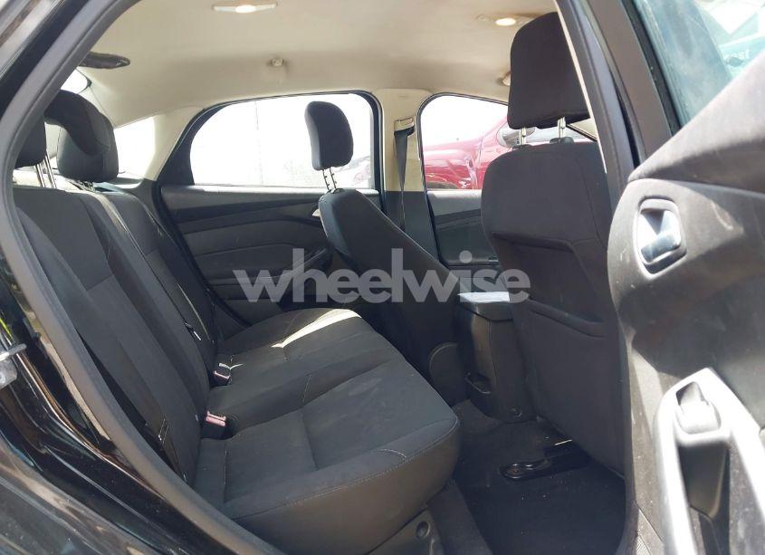 Photo 8 of 2017 Ford Focus SE (VIN 1FADP3F2XHL243371)