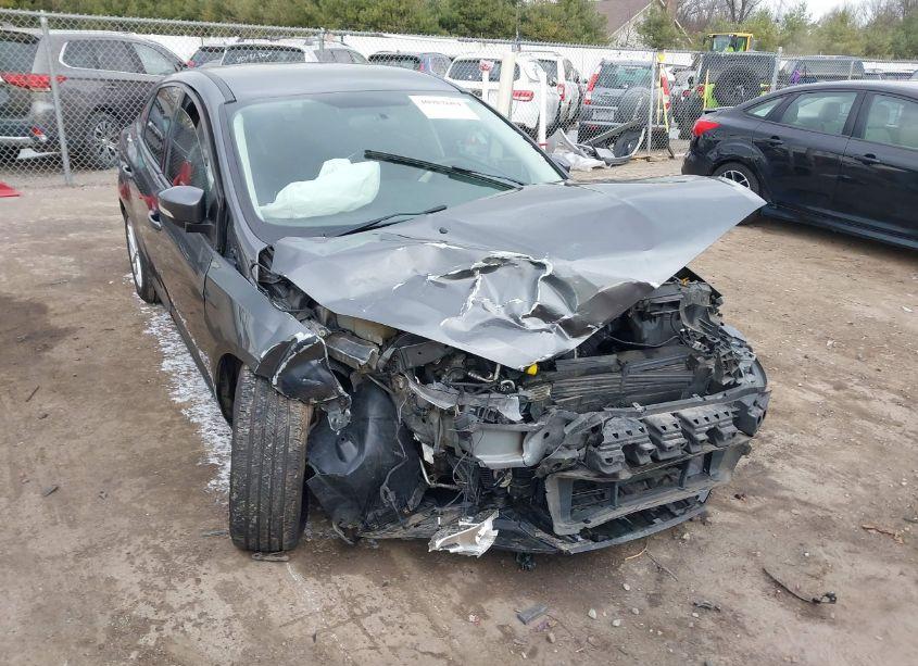 2017 Ford Focus SE (VIN 1FADP3F2XHL255648) main photo