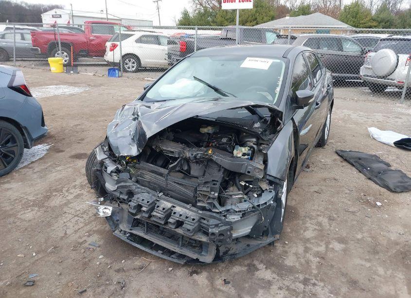 Photo 2 of 2017 Ford Focus SE (VIN 1FADP3F2XHL255648)