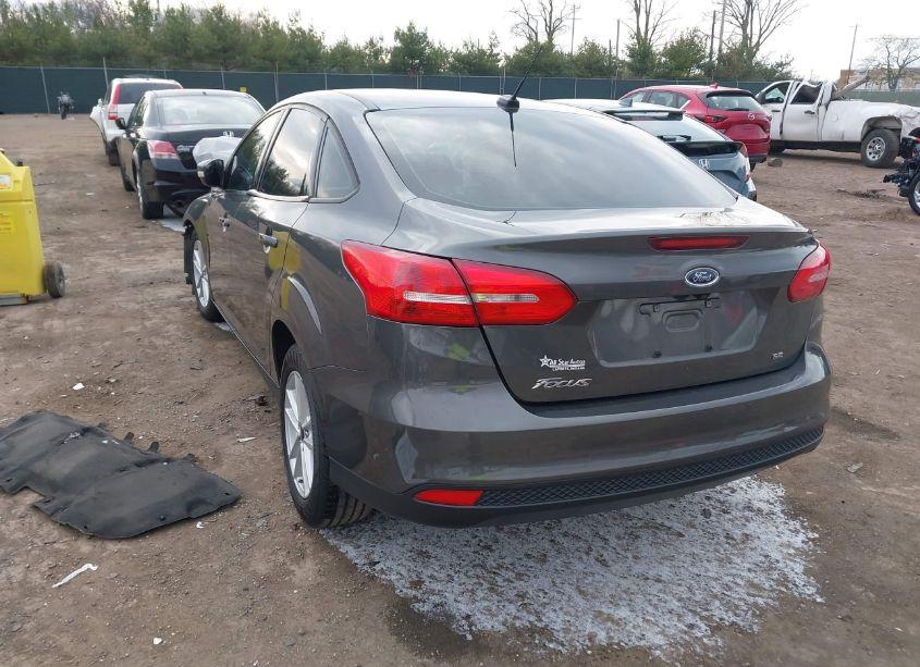 Photo 3 of 2017 Ford Focus SE (VIN 1FADP3F2XHL255648)