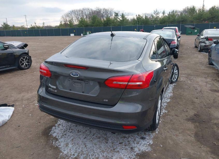 Photo 4 of 2017 Ford Focus SE (VIN 1FADP3F2XHL255648)