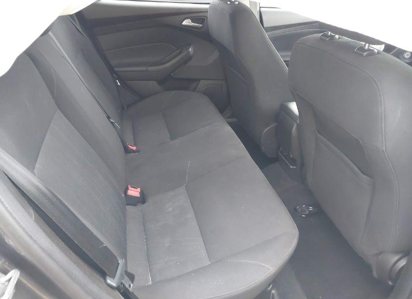 Photo 8 of 2017 Ford Focus SE (VIN 1FADP3F2XHL255648)