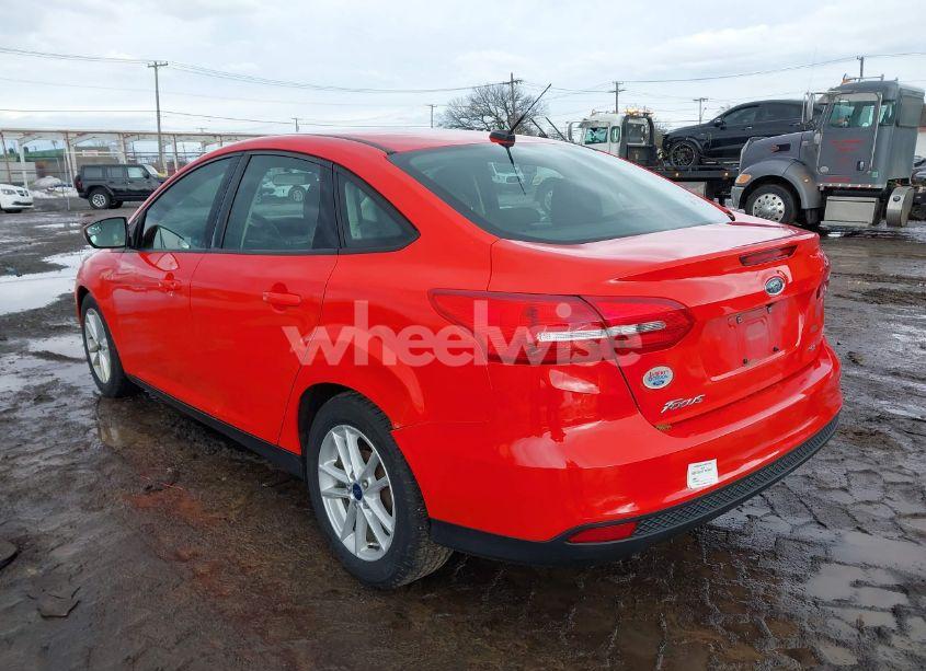 Photo 3 of 2017 Ford Focus SE (VIN 1FADP3F2XHL282316)