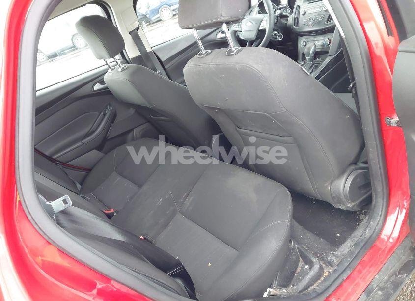 Photo 8 of 2017 Ford Focus SE (VIN 1FADP3F2XHL282316)