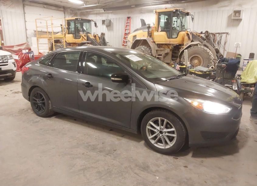 2017 Ford Focus SE (VIN 1FADP3F2XHL283675) main photo
