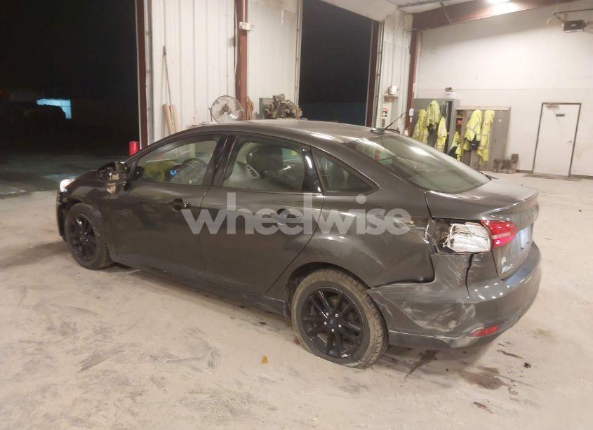 Photo 3 of 2017 Ford Focus SE (VIN 1FADP3F2XHL283675)